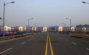 2010年承建的伊旗阿鎮(zhèn)怡心園北路市政道路工程